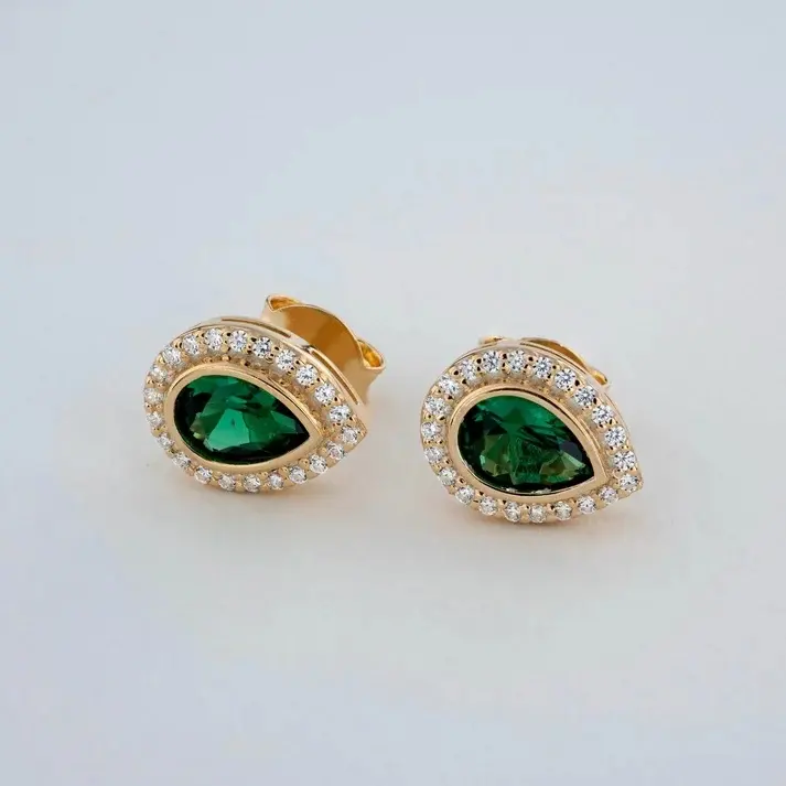 Egendefinert OEM ODM-service av Emerald Bezel Drop Stud øredobber i 8K/10K/14K solid gull Custom OEM ODM Service of Emerald Bezel Drop Stud Earrings in 8K/10K/14K Solid Gold